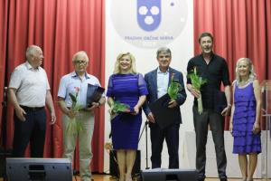 Praznik Mirna, prejemniki priznanj zupana z zupanom in direktorico OU, foto Alenka Strazisar Lamovsek (4)